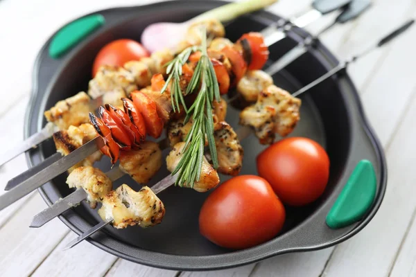 Legumes grelhados panela berinjela frita e tomates — Fotografia de Stock