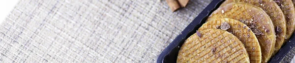 Οριζόντια Πανόραμα bakground της βιεννέζικης γκοφρέτες με καραμέλα — Φωτογραφία Αρχείου
