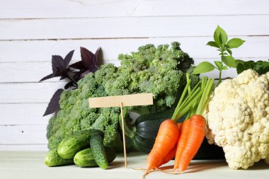 Taze sebze rustik ahşap arka plan