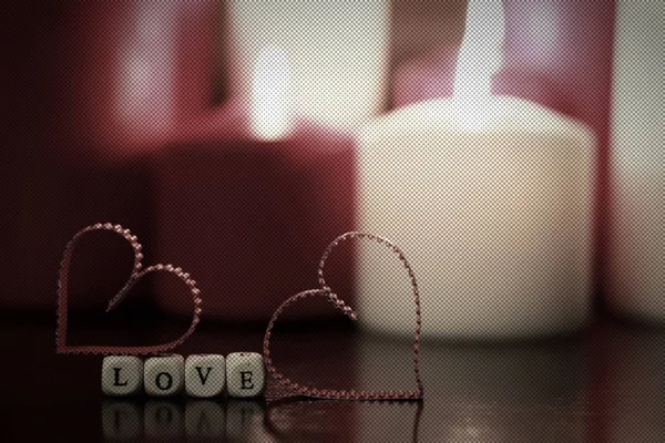 Точкова тонована свічка любові у формі серця — стокове фото