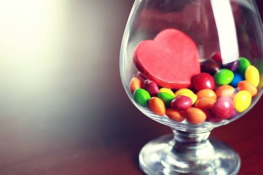 şeker hapı ile cam