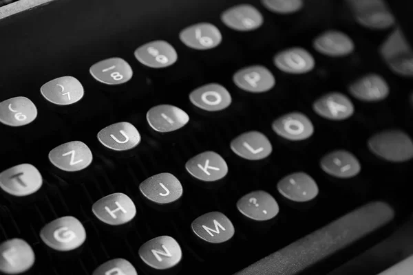 Klávesy s písmeny na Starý psací stroj — Stock fotografie