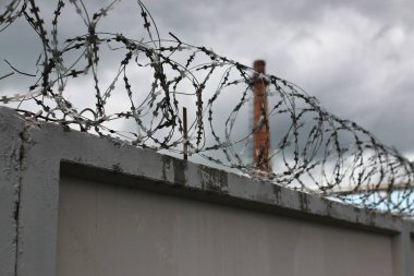 Tel çit kullanarak güvenlik sistemi