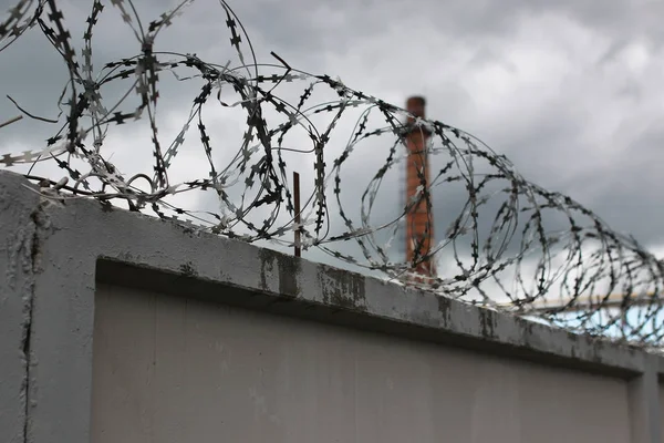 Tel çit kullanarak güvenlik sistemi