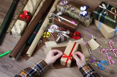 paket kağıdı tatil Noel için hediye el