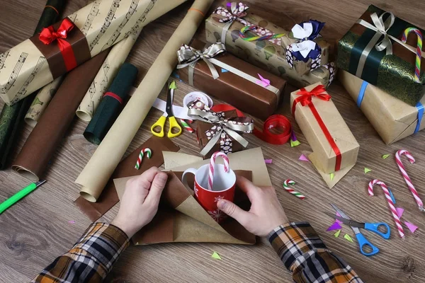 paket kağıdı tatil Noel için hediye el