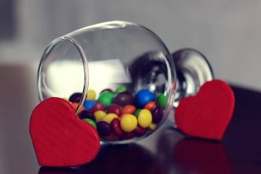 şeker hapı ile cam