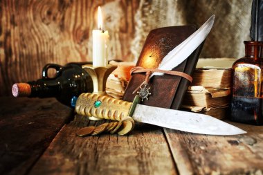 günlüğü ve tüy ile bir şişe dolusu ROM.