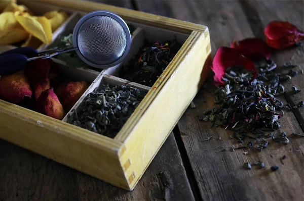 Набор чая деревянная коробка розовый — стоковое фото