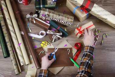 paket kağıdı tatil Noel için hediye el