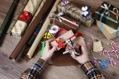 paket kağıdı tatil Noel için hediye el