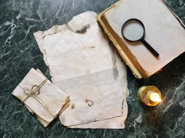 Retro kağıtları ve dedektiflik tablo araçları ile ilgili kitap