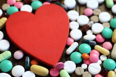 Farklı şekil ve büyüklükte çok renkli Tablet