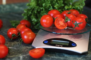 Tartım mutfak ölçeklerde taze domates