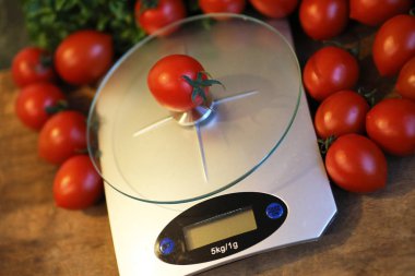 Tartım mutfak ölçeklerde taze domates