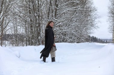 Defender'ı posta zırh genç savaşçı