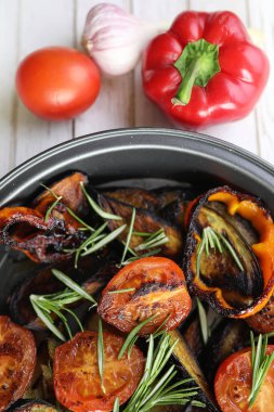 Sebze Izgara pan kızarmış patlıcan ve domates