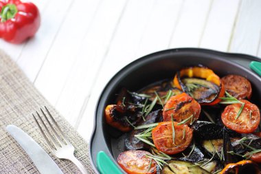 Sebze Izgara pan kızarmış patlıcan ve domates