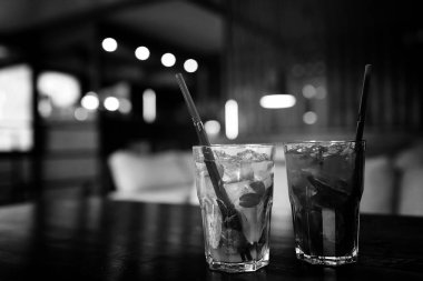 Bir tabloda bir kafe nesneleri