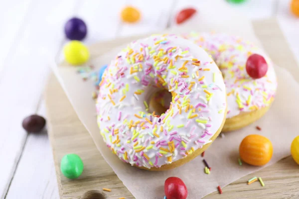 Donut auf weißem Hintergrund — Stockfoto