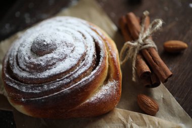 Tarçın ve meyve lezzetli pasta