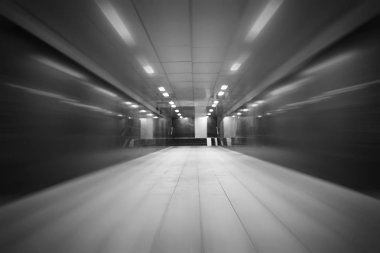 ışıkları ile yeraltı geçidi arka plan bulanıklık