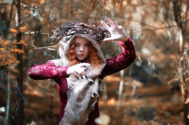 Falcı bir ritüel sonbahar yürütmektedir