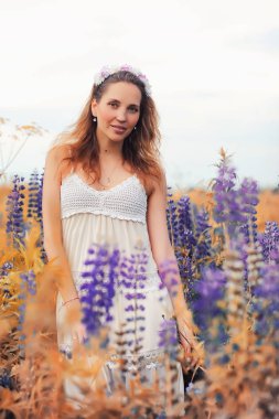 Bir buket çiçek Güz kızla