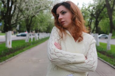 kız portresi bahar ağacı