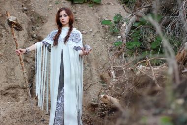 Şaman ile personel ve cam top açık