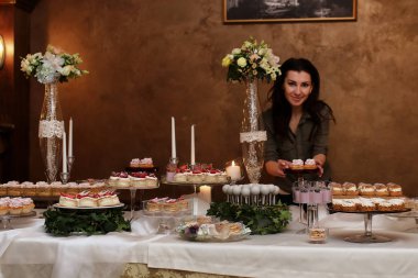 tatlılar ve karşı tatlı aperatifler çeşitli festival tablo