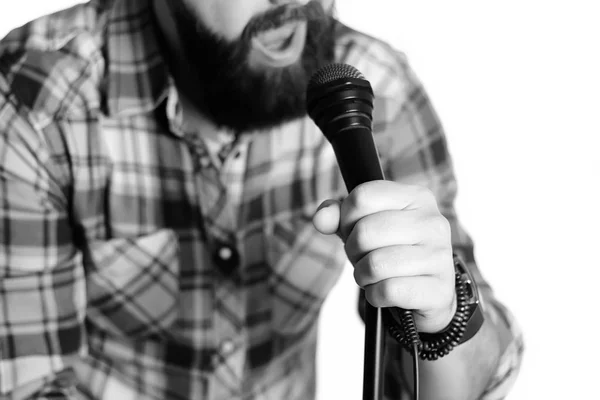 Micrófono mano hombre aislado — Foto de Stock