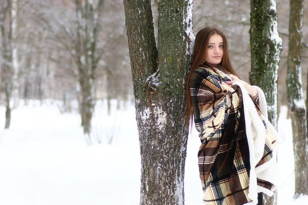 Young beautiful girl in winter snowy day — Stock Photo, Image