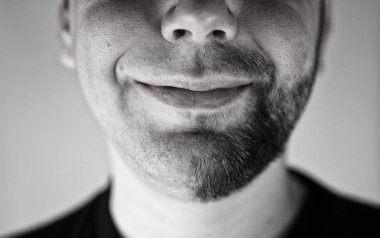 tek renkli dokulu portre sakallı adam tıraş