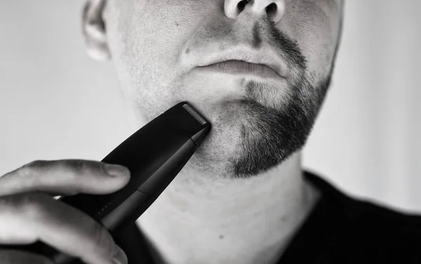 Monochrome textured portrait bearded man shaving — Stock Photo, Image