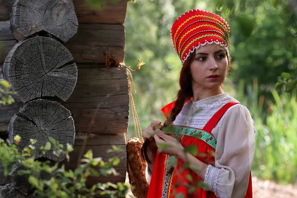 Girl traditional dress log — Stock Photo, Image