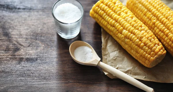 Taze Mısır. Mısır mısır koçanı tuz ile doğal gıdalardan. Kırsal Meksika