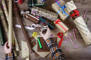 paket kağıdı tatil Noel için hediye el