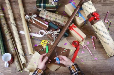 paket kağıdı tatil Noel için hediye el