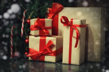 birçok aile Noel hediyesi