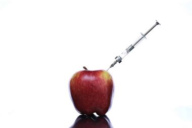 Genetiği değiştirilmiş gıdalar, elma pompalı kimyasal maddelerle