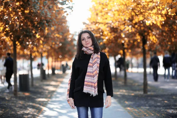 가을의 아름다운 아가씨 — 스톡 사진