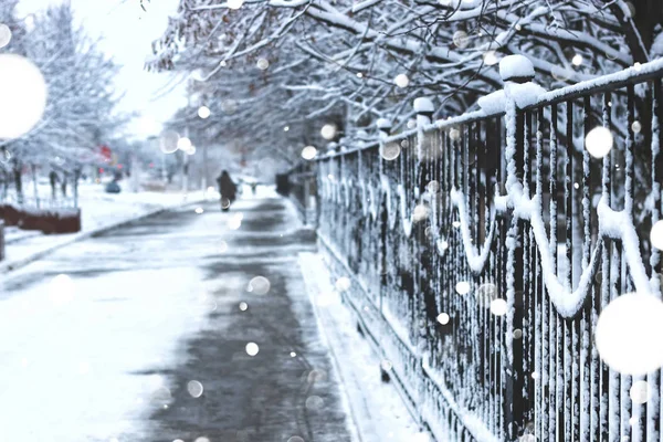 Pedestrian sidewalk the fence winter — Stock Photo, Image