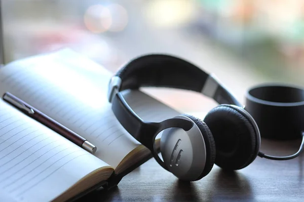 A stack of textbooks headphone — Stock Photo, Image