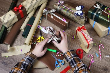 paket kağıdı tatil Noel için hediye el