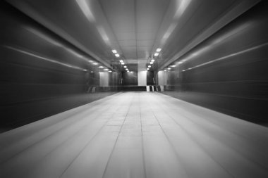 ışıkları ile yeraltı geçidi arka plan bulanıklık