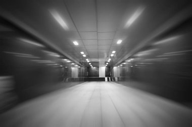 ışıkları ile yeraltı geçidi arka plan bulanıklık