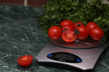 Tartım mutfak ölçeklerde taze domates