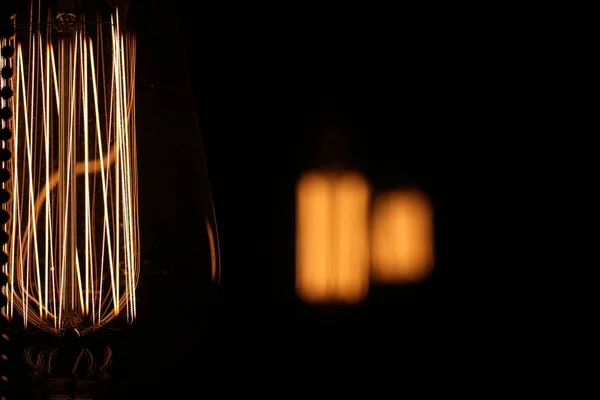 텅스텐 필 라 멘 트의 램프 에디슨 빛 전구입니다. 필 라 멘 트 휠 라 — 스톡 사진