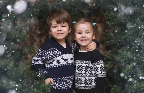 A little child by the New Year tree. Children decorate the Chris — Stock Photo, Image